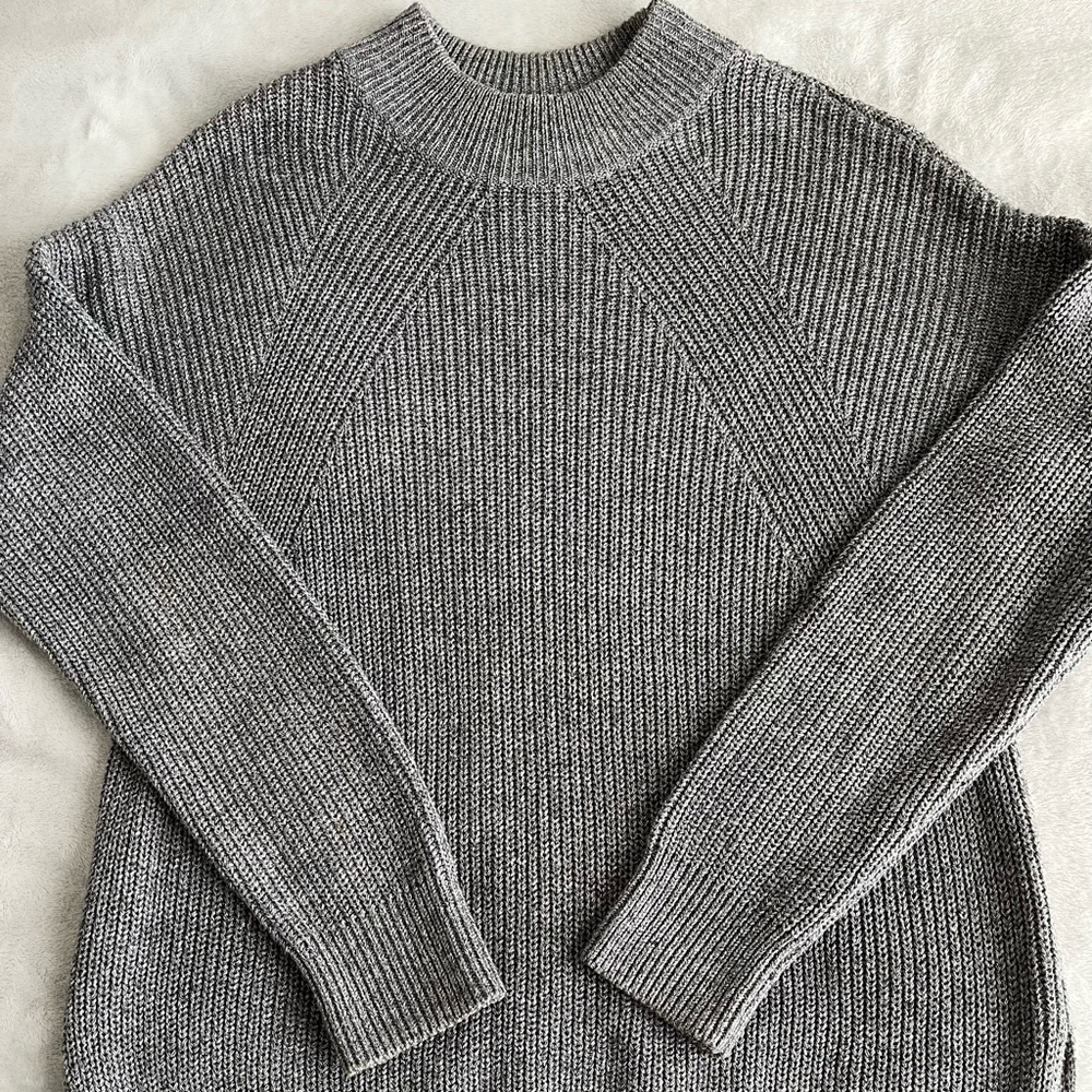 H&M KNIT SWEATER